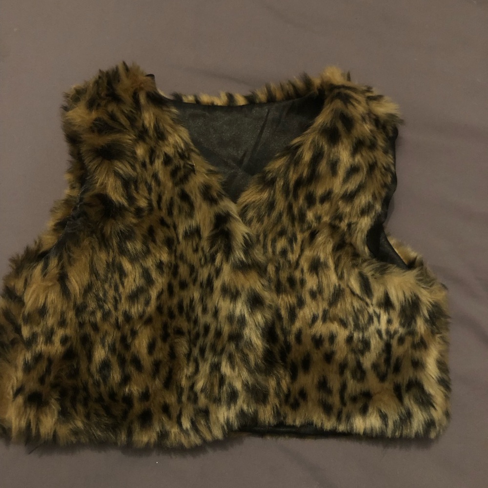 Girls Leopard Print Faux Fur Vest